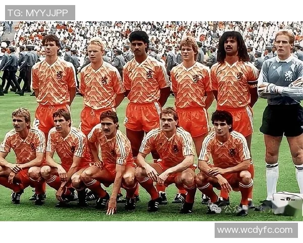 荷兰足球明星盘点:从古典到现代的传奇球员与他们的辉煌成就